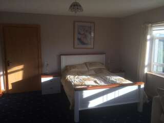 Отели типа «постель и завтрак» Culdonagh Manor Малин Cемейный номер с собственной ванной комнатой-5